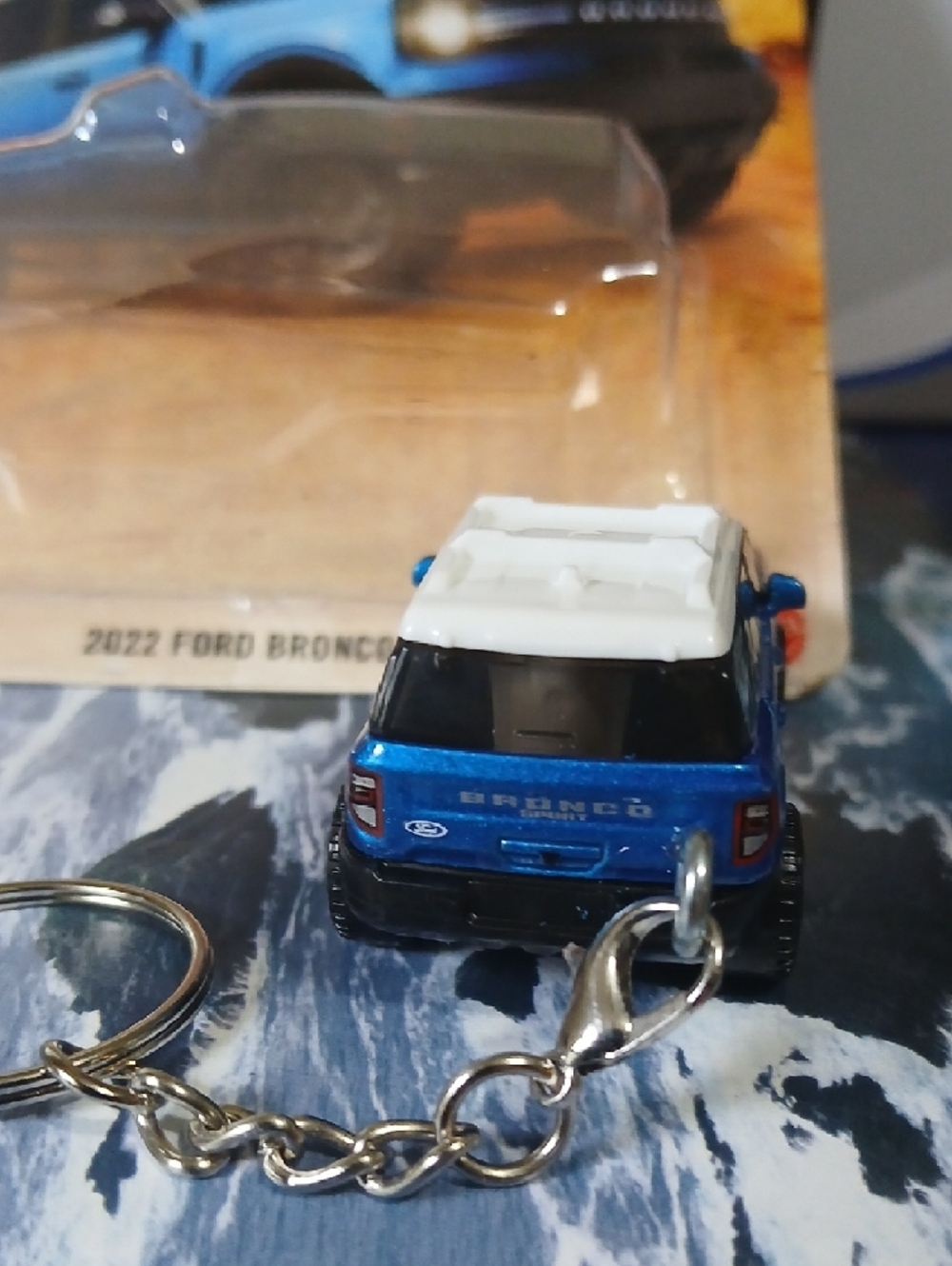 KEYCHAIN 2022 Ford BRONCO Sport Die-Cast  in Blue and White 1/64